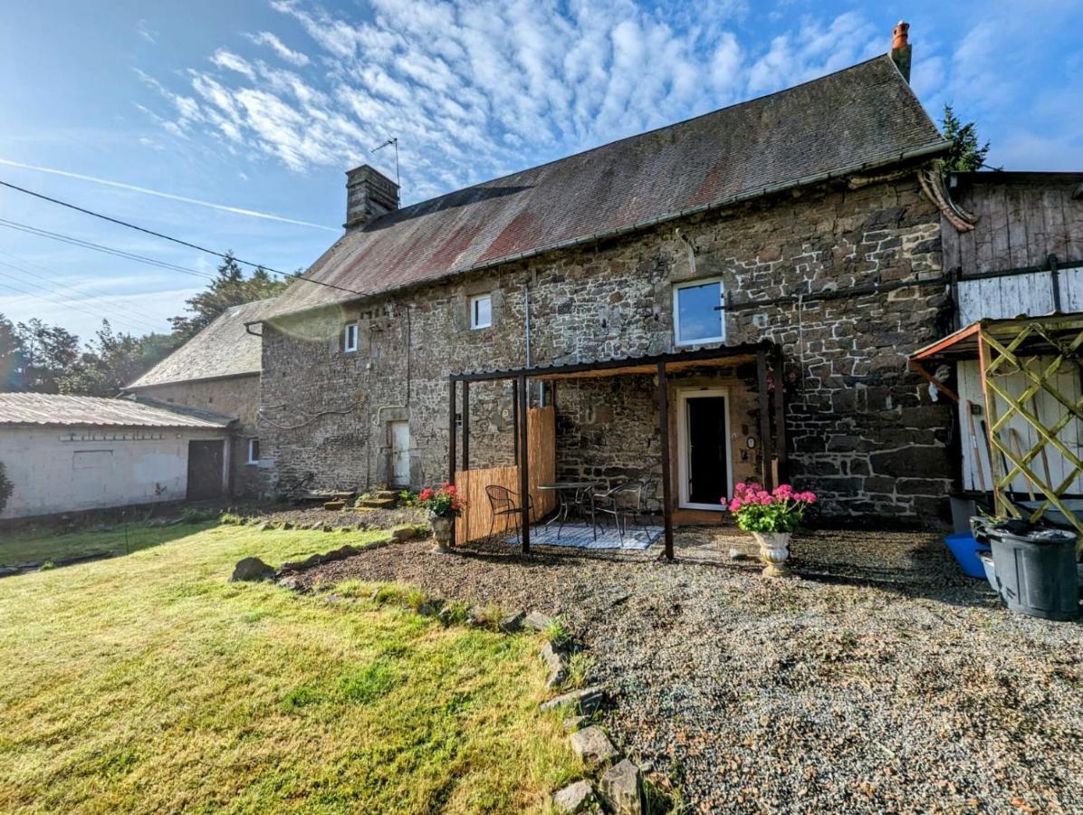 Les Gites De La Cabache Montaigu-les-Bois Exterior foto